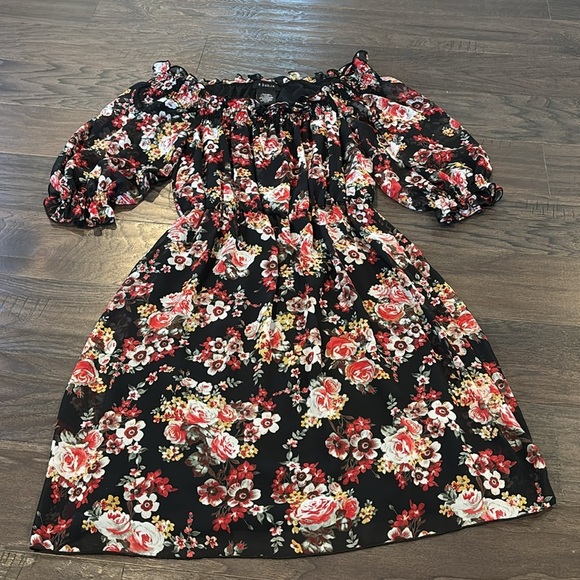 B DARLIN Off Shoulder,flare,mid ruffle sleeve,elastic waist,floral,lightweight - Picture 2 of 9